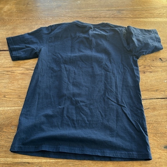 New York Islanders Fisherman Graphic NHL T-Shirt - Picture 5 of 5